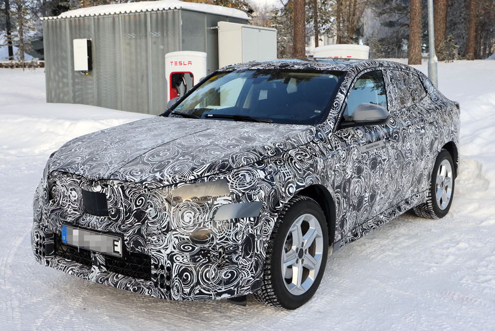 El BMW iX2 eléctrico, cazado en plena carga 2 Motor16 BMW iX2 winter 9 Motor16