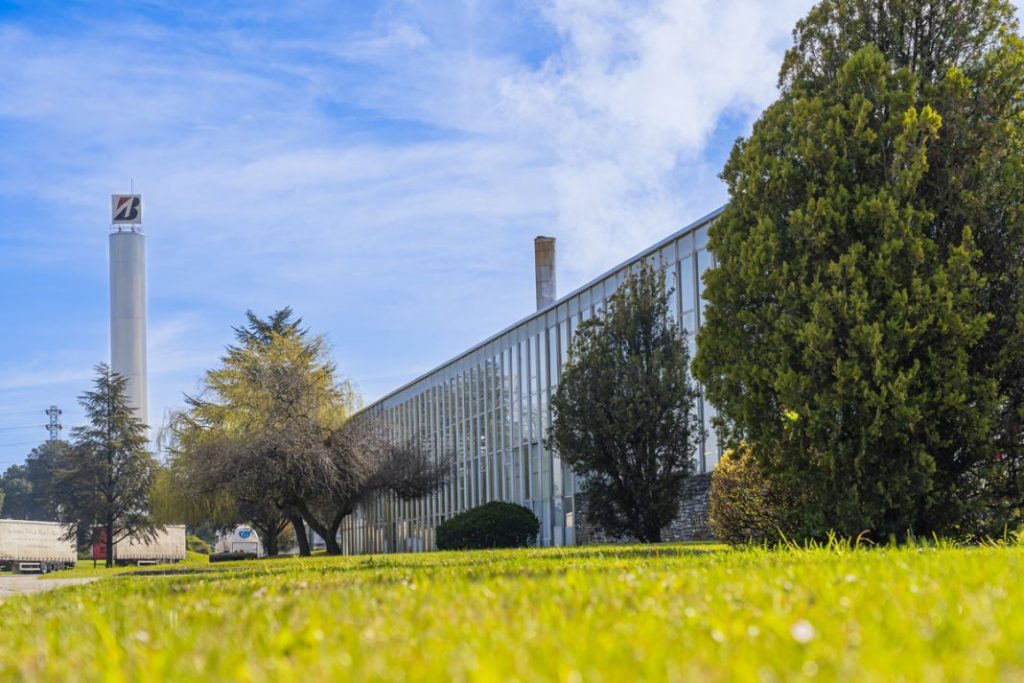 Bridgestone hace historia en Burgos: los millones de ruedas que fabricó en 2022 2 Motor16 La planta de Bridgestone en Burgos da trabajo a 1.300 personas.