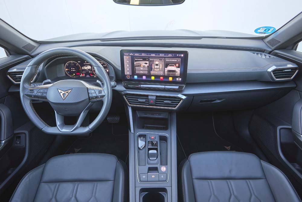Peugeot 408 y Cupra Formentor. Comparamos dos híbridos enchufables de moda 32 Motor16 Cupra Formentor PHEV 12 1 Motor16
