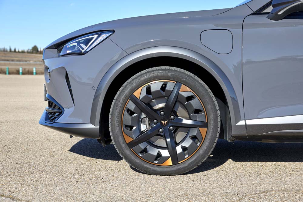 Peugeot 408 y Cupra Formentor. Comparamos dos híbridos enchufables de moda 39 Motor16 Cupra Formentor PHEV 19 Motor16