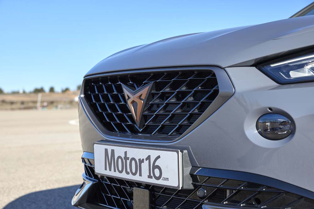 Peugeot 408 y Cupra Formentor. Comparamos dos híbridos enchufables de moda 25 Motor16 Cupra Formentor PHEV 5 Motor16