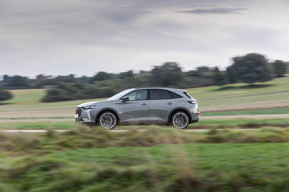Prueba del DS 7 E-TENSE 360 CV 4x4. Eficiente y deportivo 4 Motor16 DS 7 E-TENSE 360 CV 4x4.