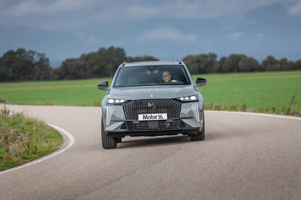 Prueba del DS 7 E-TENSE 360 CV 4x4. Eficiente y deportivo 37 Motor16 DS 7 E TENSE 360 CV 4x4 28 1 Motor16