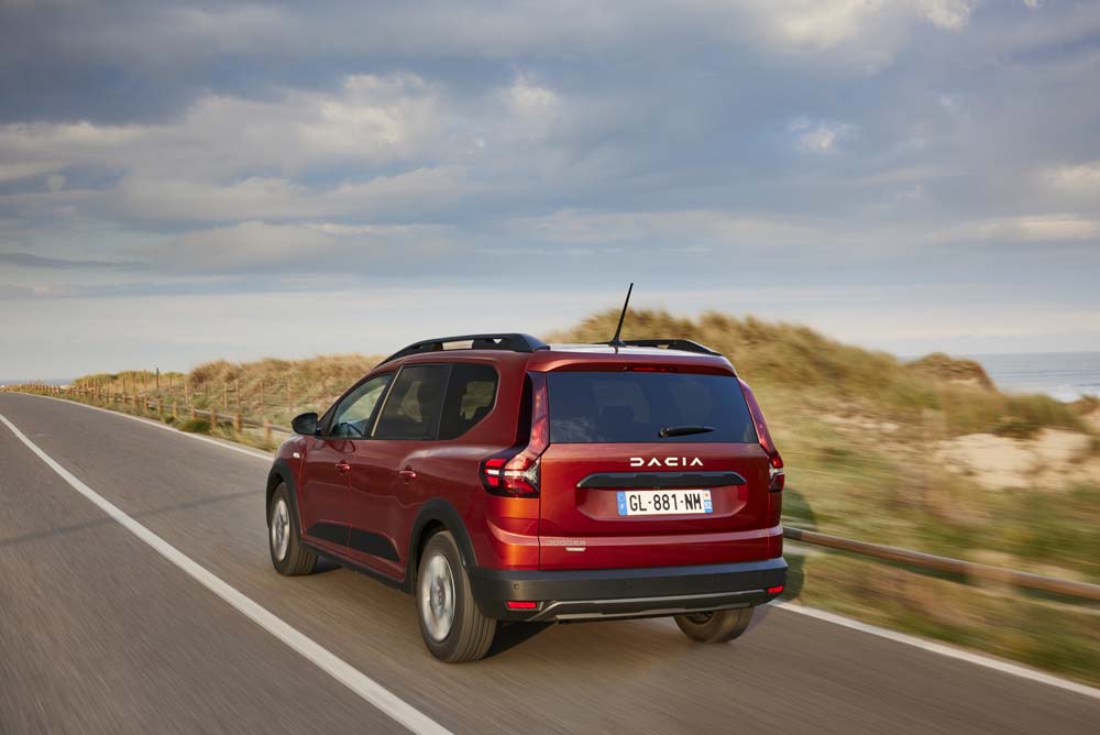 Dacia Jogger Hybrid. Probamos el híbrido de 7 plazas más barato del mercado 1 Motor16 Dacia Jogger Hybrid.