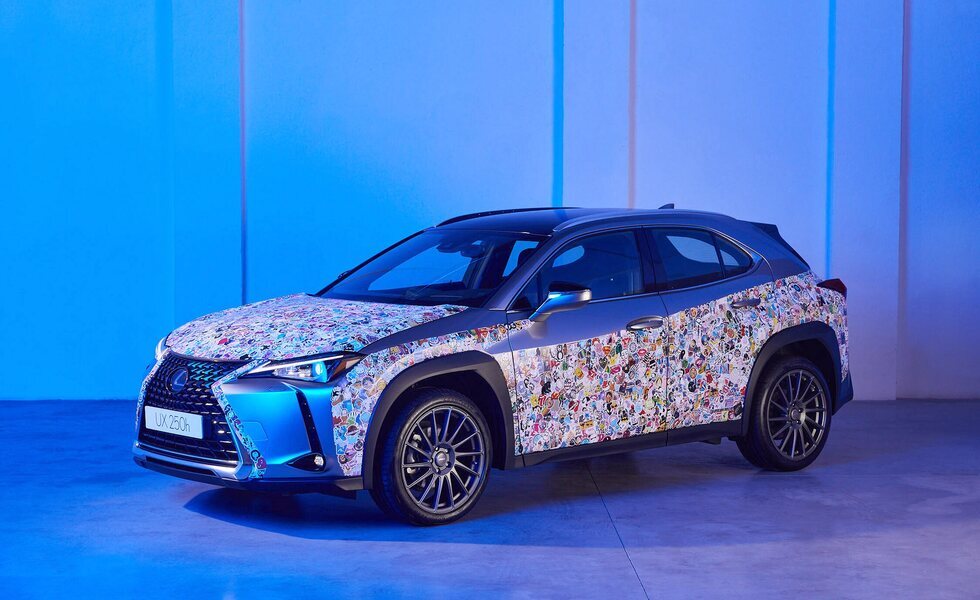 Lexus aparca en ARCOmadrid 3 Motor16 Lexus sticker bomb Motor16