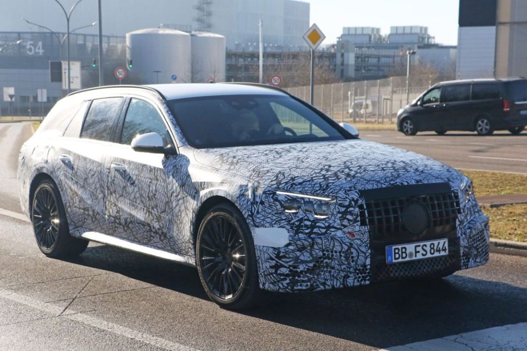 AMG E 53 Wagon, el familiar más caliente de Mercedes 16 Motor16 Mercedes AMG E53 Wagon 14 Motor16