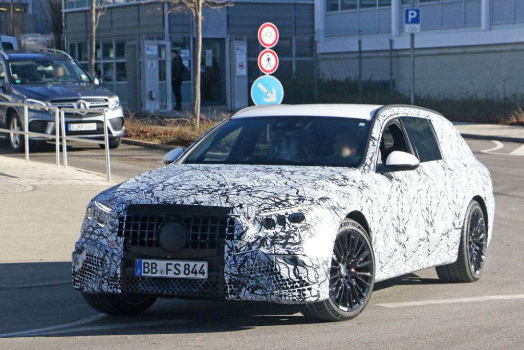 AMG E 53 Wagon, el familiar más caliente de Mercedes 5 Motor16 Mercedes AMG E53 Wagon 3 Motor16