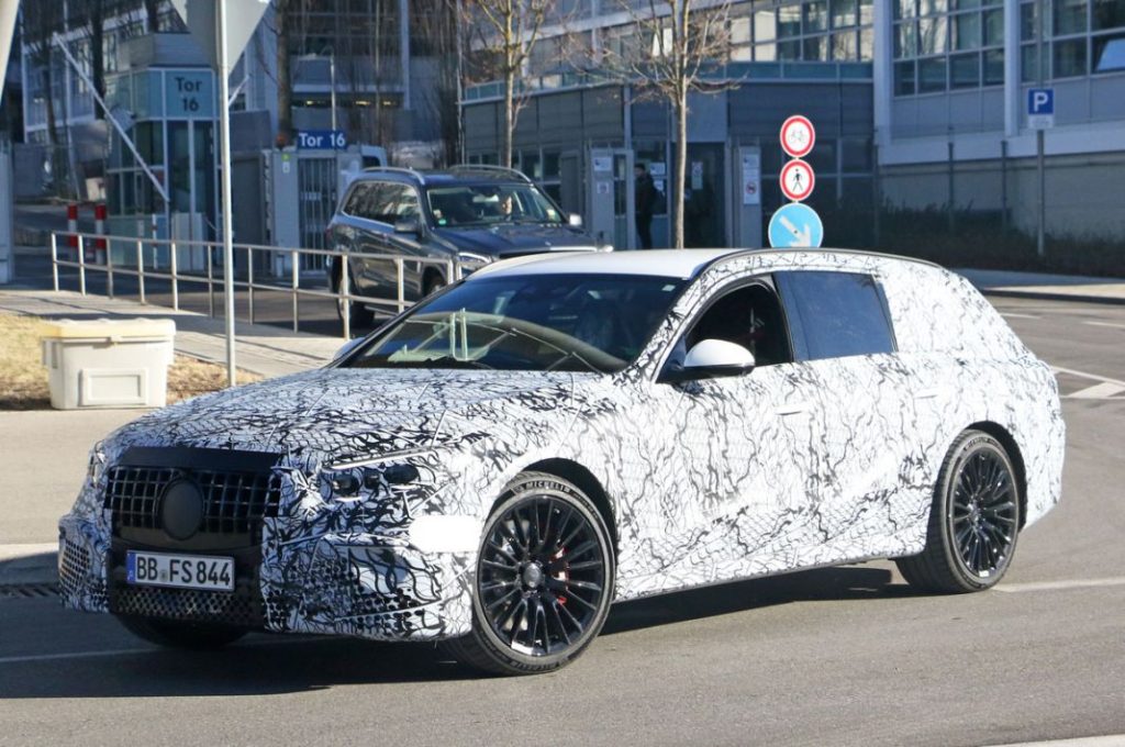 AMG E 53 Wagon, el familiar más caliente de Mercedes 6 Motor16 Mercedes AMG E53 Wagon 4 Motor16