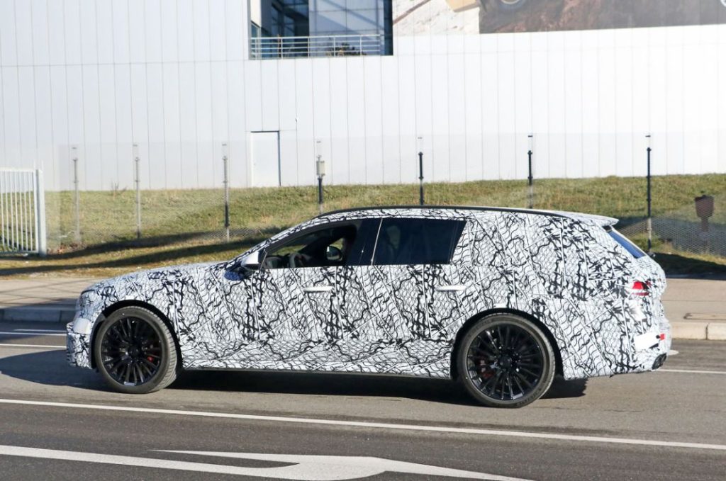 AMG E 53 Wagon, el familiar más caliente de Mercedes 8 Motor16 Mercedes AMG E53 Wagon 6 Motor16