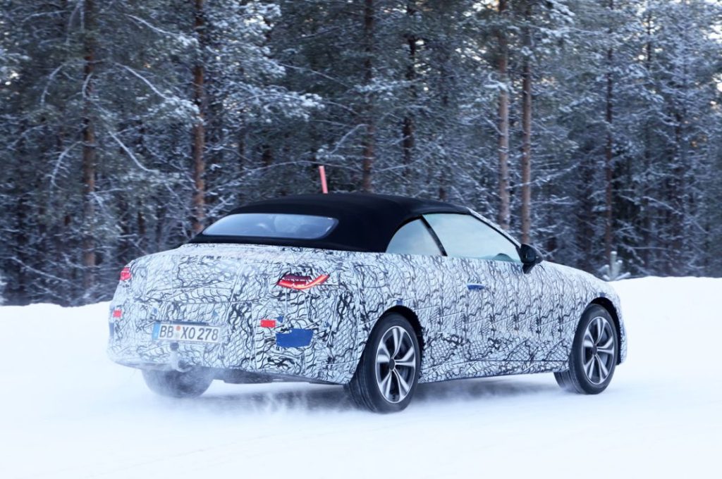 El Mercedes CLE Cabrio, atrapado en el frío 1 Motor16 Mercedes CLE Convertible winter 15 Motor16