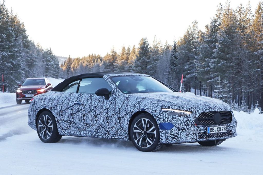 El Mercedes CLE Cabrio, atrapado en el frío 6 Motor16 Mercedes CLE Convertible winter 5 Motor16