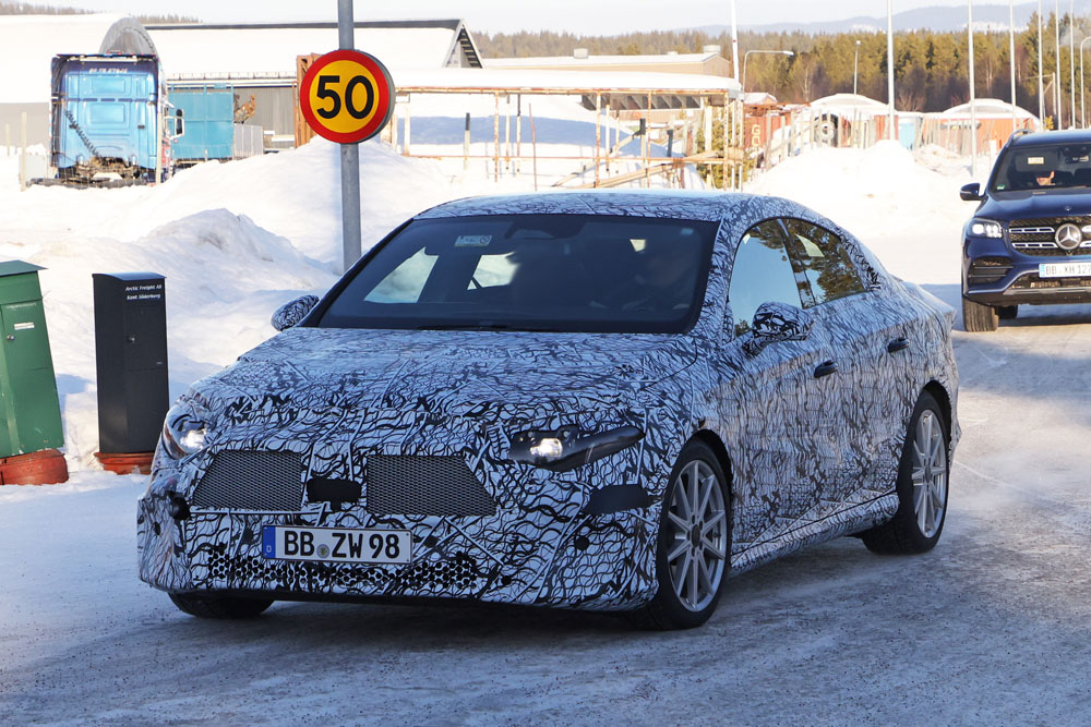 Mercedes ya trabaja en un sedán eléctrico pequeño 13 Motor16 Mercedes EQA Sedan 11 Motor16