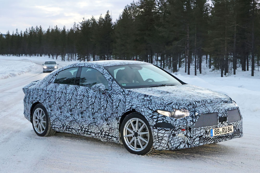 Mercedes ya trabaja en un sedán eléctrico pequeño 25 Motor16 Mercedes EQA Sedan 23 Motor16