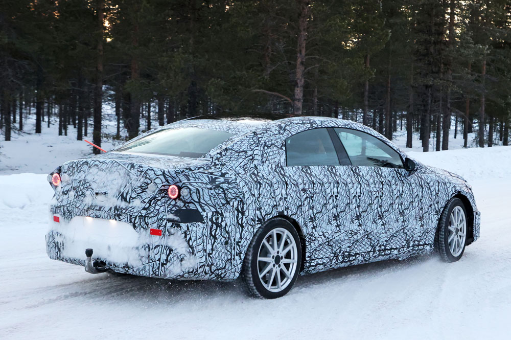 Mercedes ya trabaja en un sedán eléctrico pequeño 29 Motor16 Mercedes EQA Sedan 27 Motor16