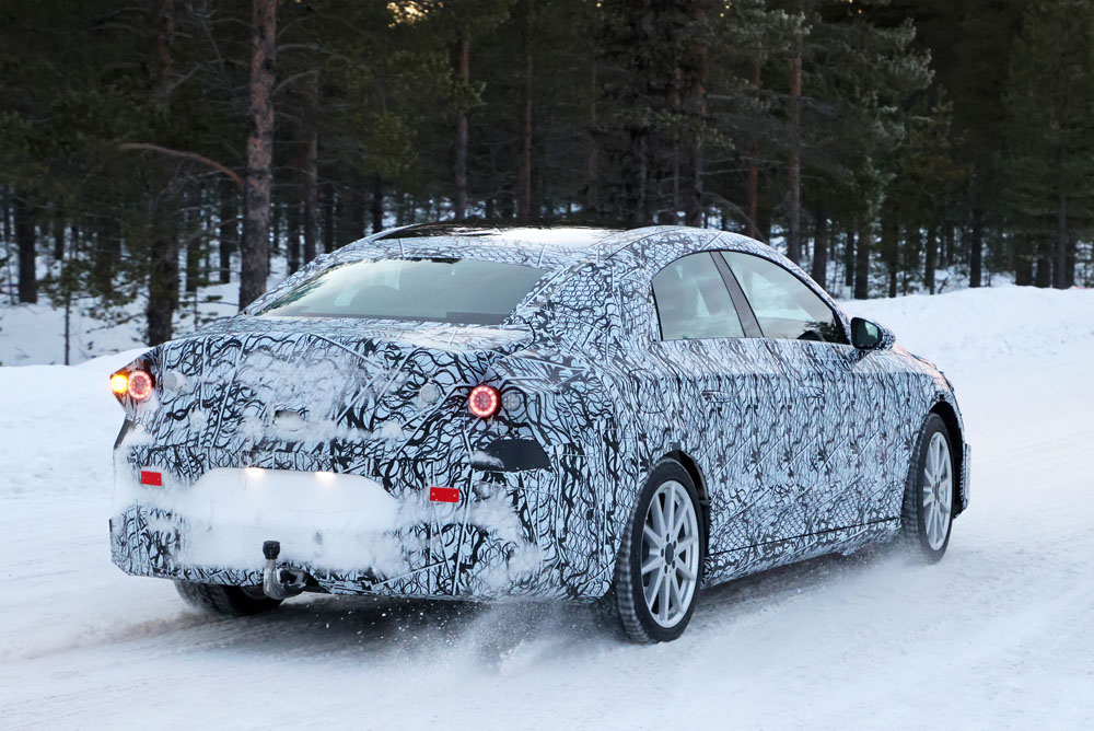 Mercedes ya trabaja en un sedán eléctrico pequeño 30 Motor16 Mercedes EQA Sedan 28 Motor16