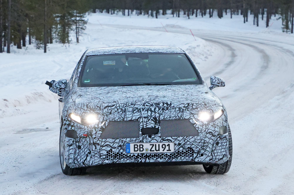 Mercedes ya trabaja en un sedán eléctrico pequeño 32 Motor16 Mercedes EQA Sedan 30 Motor16