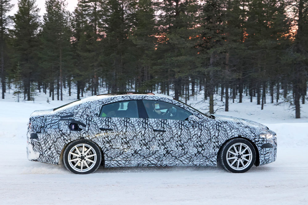 Mercedes ya trabaja en un sedán eléctrico pequeño 35 Motor16 Mercedes EQA Sedan 33 Motor16