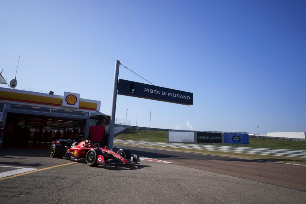 Ferrari SF23: así es el nuevo monoplaza de Carlos Sainz 23 Motor16 Nuevo Ferraro SF23 19 Motor16