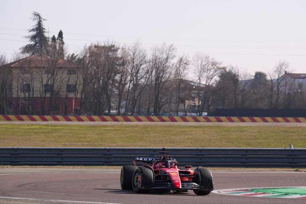 Ferrari SF23: así es el nuevo monoplaza de Carlos Sainz 7 Motor16 Nuevo Ferraro SF23 3 Motor16