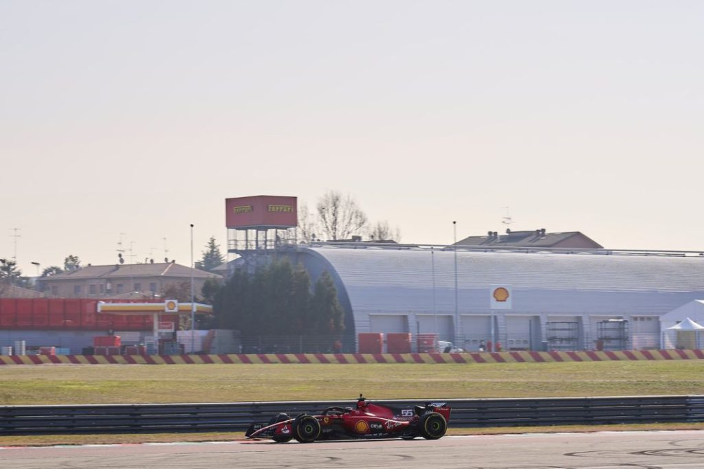 Ferrari SF23: así es el nuevo monoplaza de Carlos Sainz 9 Motor16 Nuevo Ferraro SF23 5 Motor16