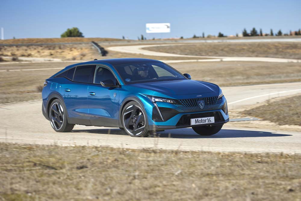 Peugeot 408 y Cupra Formentor. Comparamos dos híbridos enchufables de moda 44 Motor16 Peugeot 408 PHEV 1 Motor16