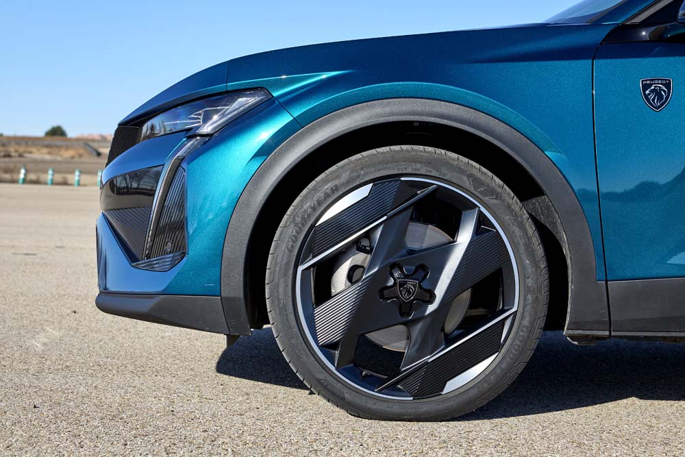Peugeot 408 y Cupra Formentor. Comparamos dos híbridos enchufables de moda 66 Motor16 Peugeot 408 PHEV 23 Motor16