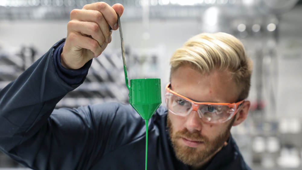 En Porsche no eliges la pintura; directamente la creas tú mismo 11 Motor16 Porsche 911 Verde Essmann 6 Motor16