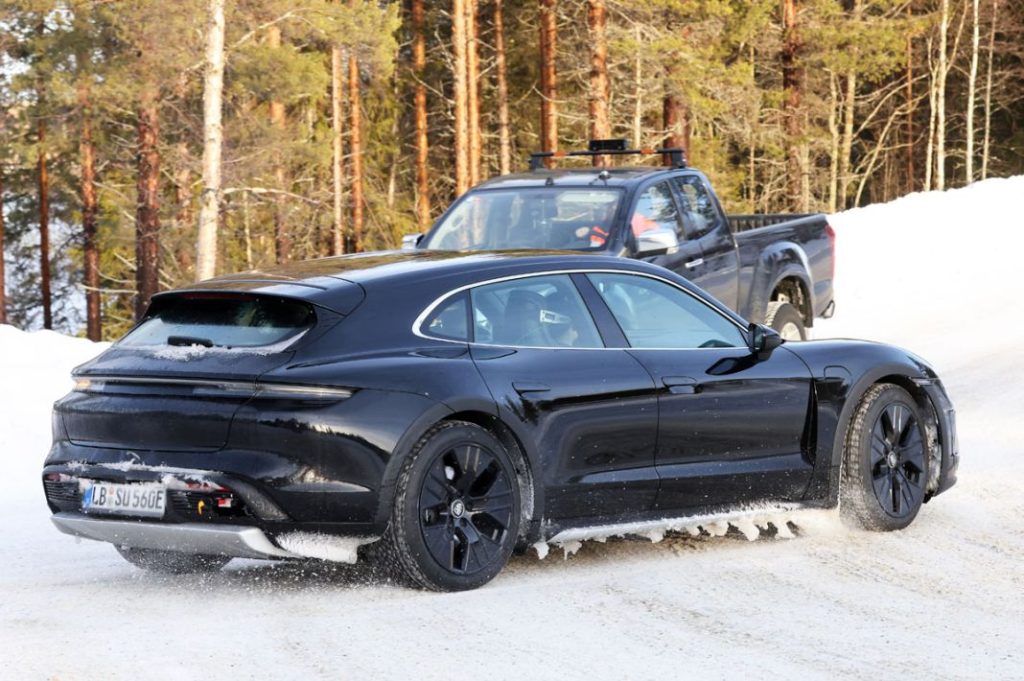 La renovación del Porsche Taycan se pone a punto en la nieve 13 Motor16 Porsche Taycan Cross Turismo facelift 11 Motor16
