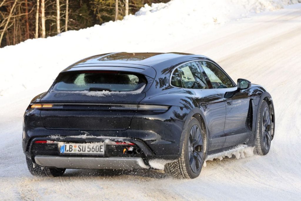 La renovación del Porsche Taycan se pone a punto en la nieve 16 Motor16 Porsche Taycan Cross Turismo facelift 14 Motor16