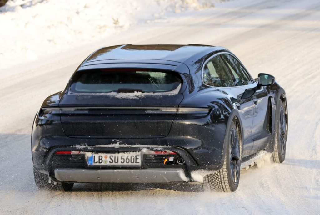 La renovación del Porsche Taycan se pone a punto en la nieve 17 Motor16 Porsche Taycan Cross Turismo facelift 15 Motor16