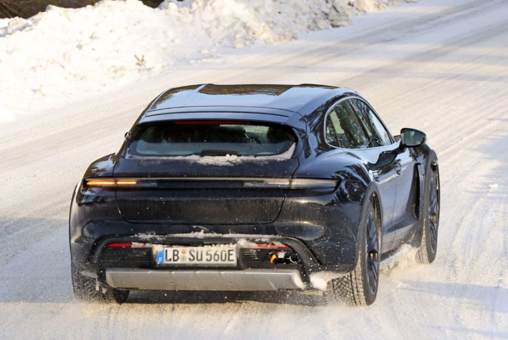 La renovación del Porsche Taycan se pone a punto en la nieve 18 Motor16 Porsche Taycan Cross Turismo facelift 16 Motor16