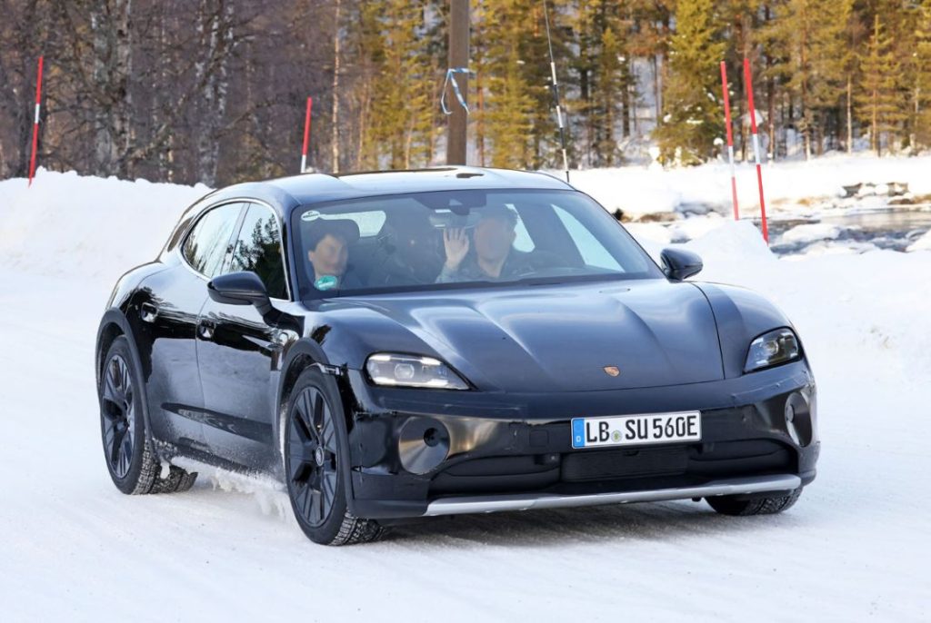 La renovación del Porsche Taycan se pone a punto en la nieve 6 Motor16 Porsche Taycan Cross Turismo facelift 4 Motor16