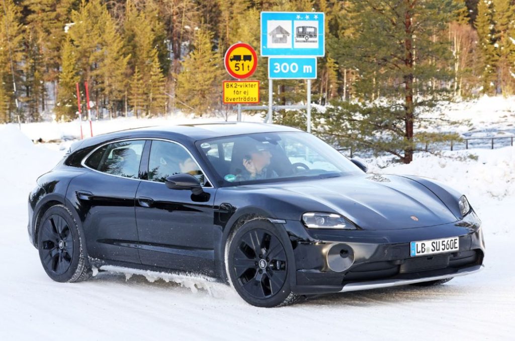 La renovación del Porsche Taycan se pone a punto en la nieve 7 Motor16 Porsche Taycan Cross Turismo facelift 5 Motor16