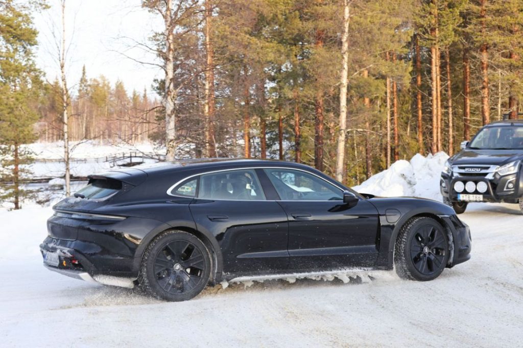 La renovación del Porsche Taycan se pone a punto en la nieve 11 Motor16 Porsche Taycan Cross Turismo facelift 9 Motor16