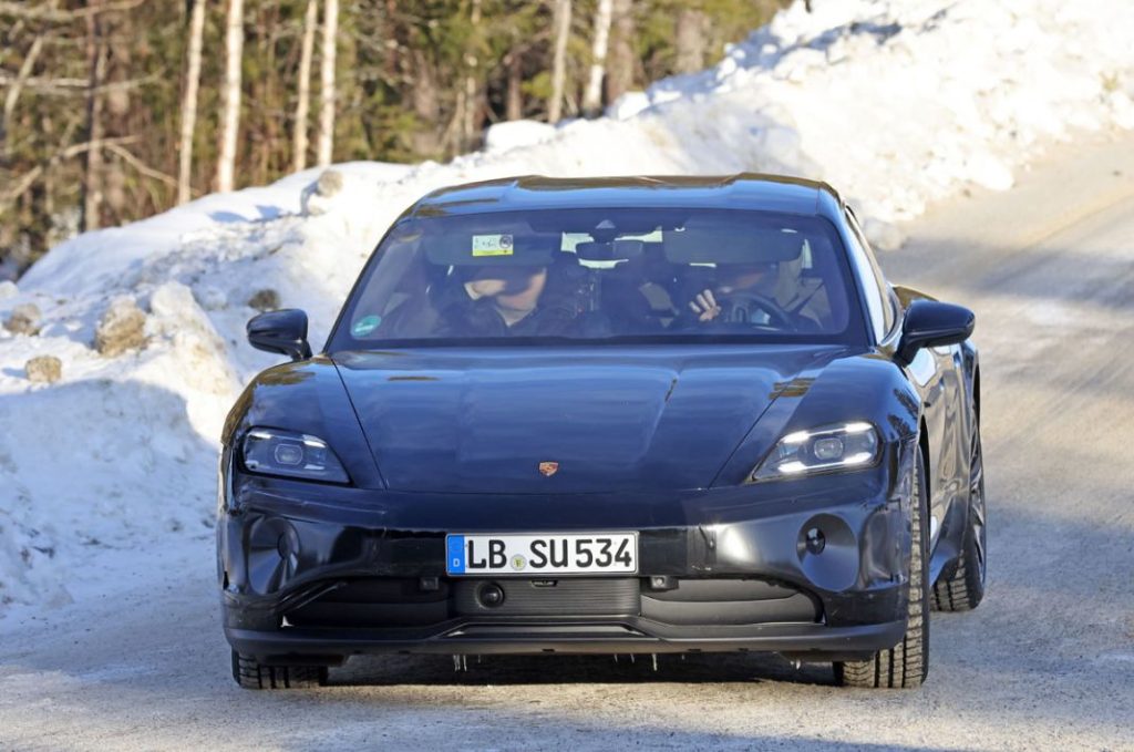 La renovación del Porsche Taycan se pone a punto en la nieve 36 Motor16 Porsche Taycan Sport Turismo facelift 1 Motor16