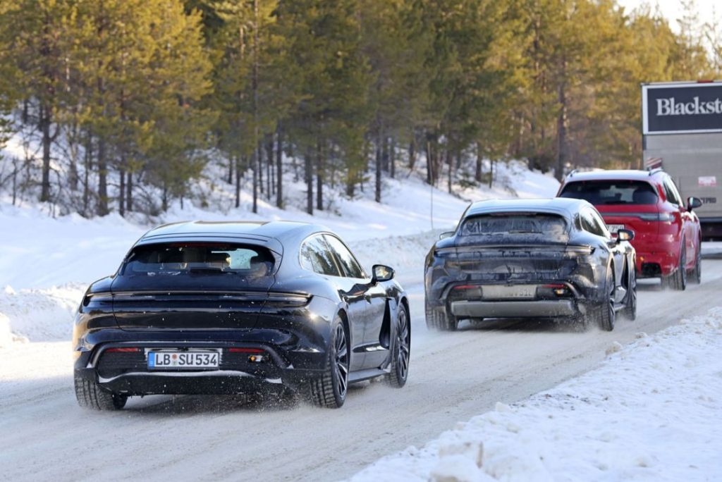 La renovación del Porsche Taycan se pone a punto en la nieve 2 Motor16 Porsche Taycan Sport Turismo facelift 11 Motor16