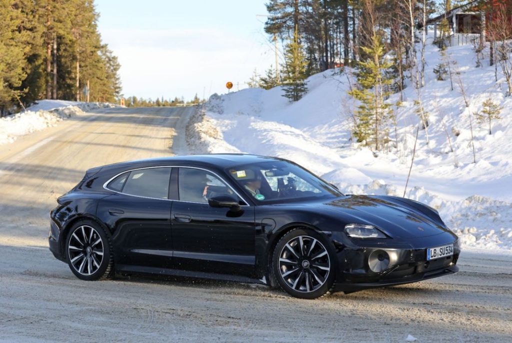 La renovación del Porsche Taycan se pone a punto en la nieve 39 Motor16 Porsche Taycan Sport Turismo facelift 4 Motor16