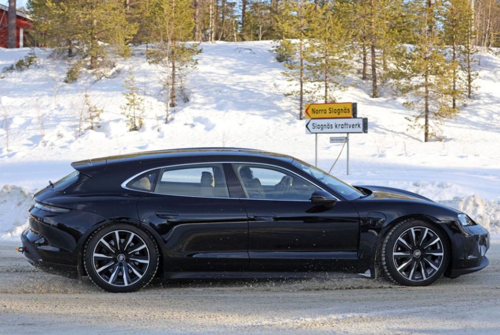 La renovación del Porsche Taycan se pone a punto en la nieve 40 Motor16 Porsche Taycan Sport Turismo facelift 5 Motor16