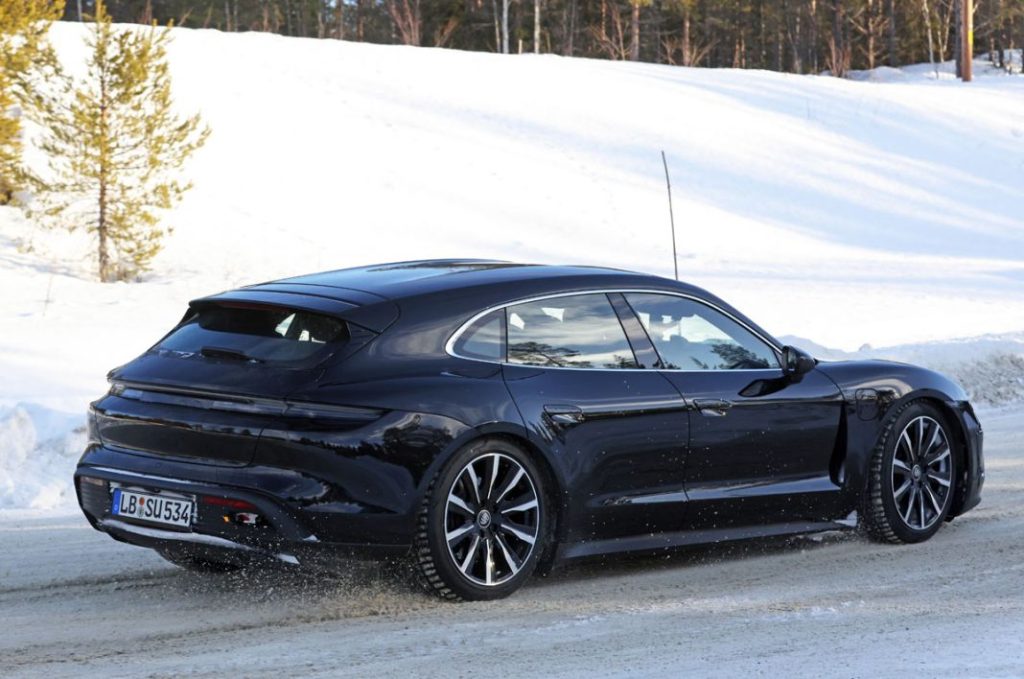 La renovación del Porsche Taycan se pone a punto en la nieve 42 Motor16 Porsche Taycan Sport Turismo facelift 7 Motor16