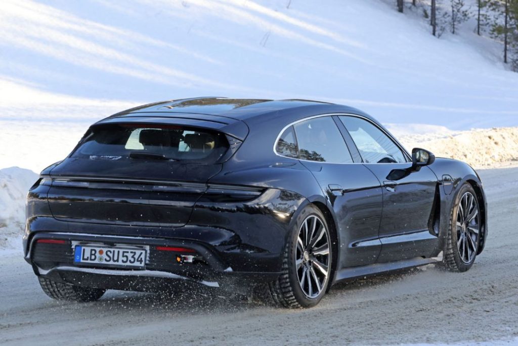 La renovación del Porsche Taycan se pone a punto en la nieve 44 Motor16 Porsche Taycan Sport Turismo facelift 9 Motor16