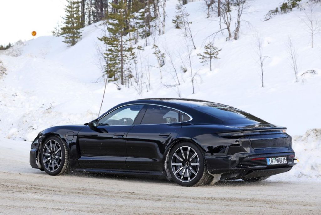 La renovación del Porsche Taycan se pone a punto en la nieve 29 Motor16 Porsche Taycan facelift 11 Motor16