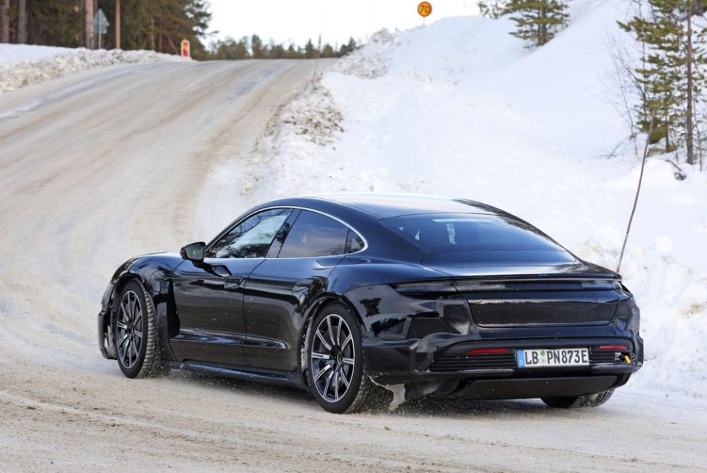 La renovación del Porsche Taycan se pone a punto en la nieve 30 Motor16 Porsche Taycan facelift 12 Motor16