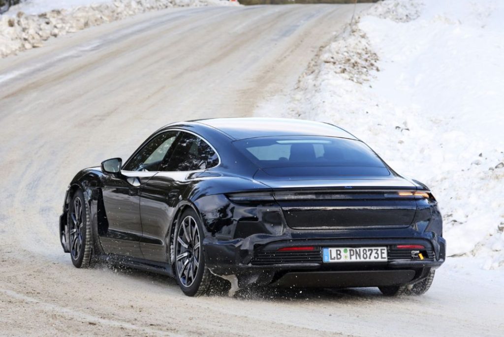 La renovación del Porsche Taycan se pone a punto en la nieve 31 Motor16 Porsche Taycan facelift 13 Motor16