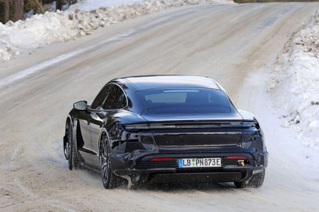 La renovación del Porsche Taycan se pone a punto en la nieve 32 Motor16 Porsche Taycan facelift 14 Motor16