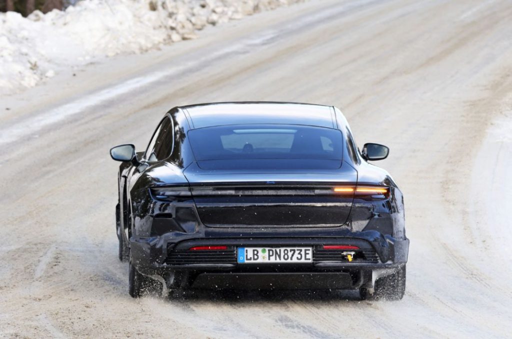 La renovación del Porsche Taycan se pone a punto en la nieve 33 Motor16 Porsche Taycan facelift 15 Motor16