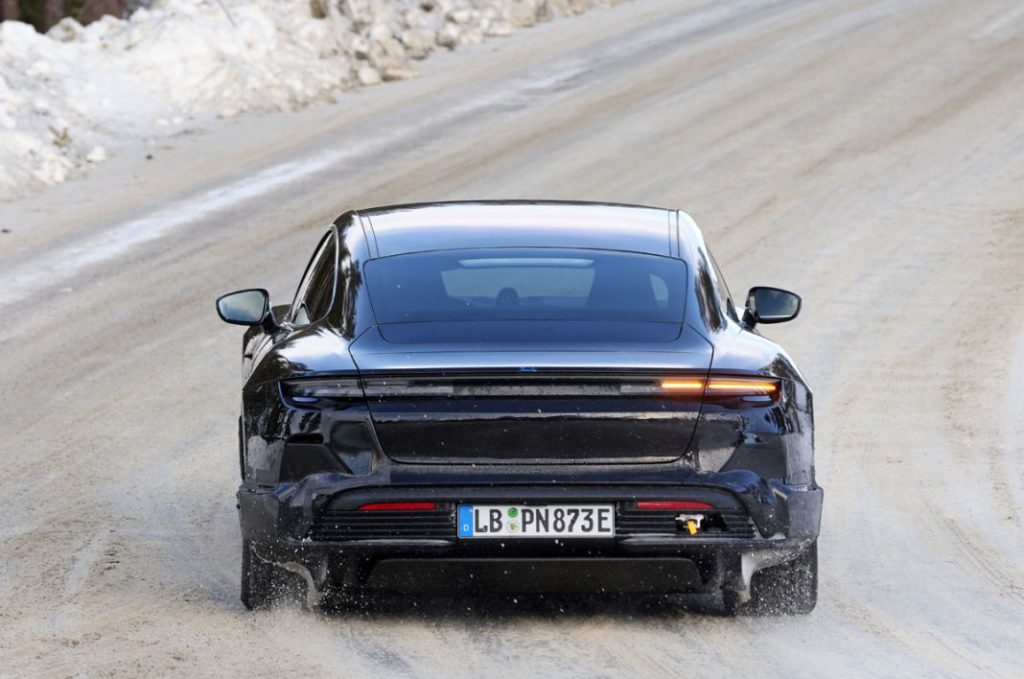 La renovación del Porsche Taycan se pone a punto en la nieve 34 Motor16 Porsche Taycan facelift 16 Motor16