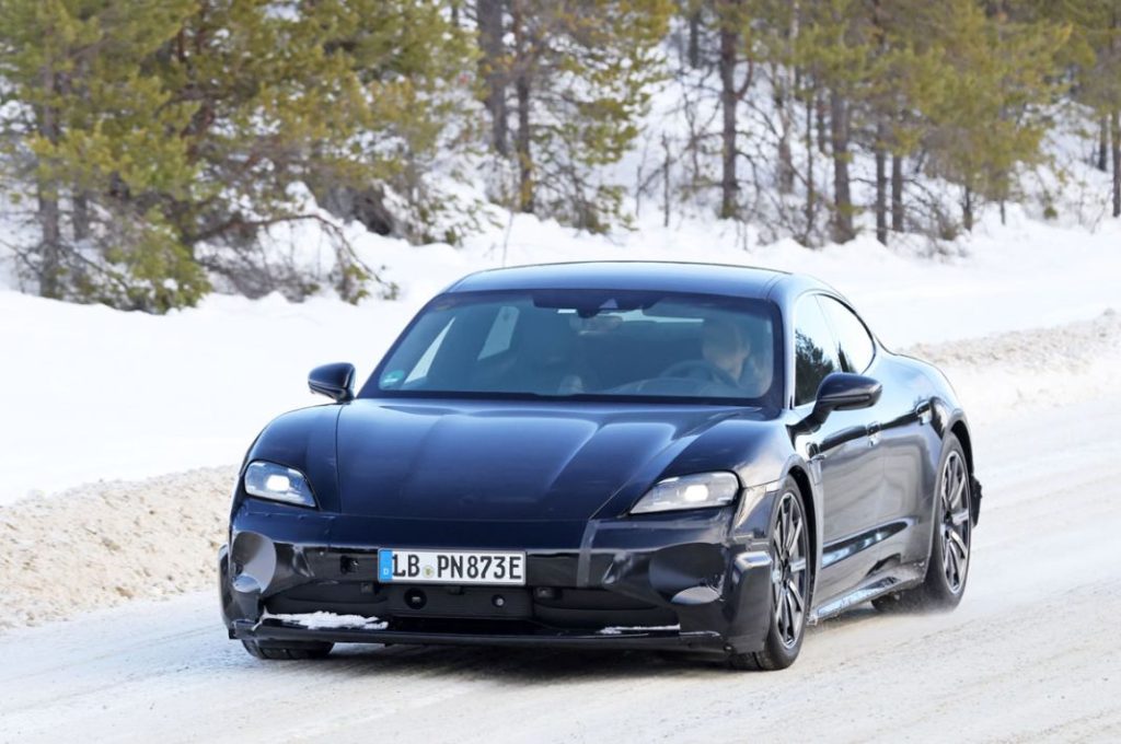 La renovación del Porsche Taycan se pone a punto en la nieve 20 Motor16 Porsche Taycan facelift 2 Motor16