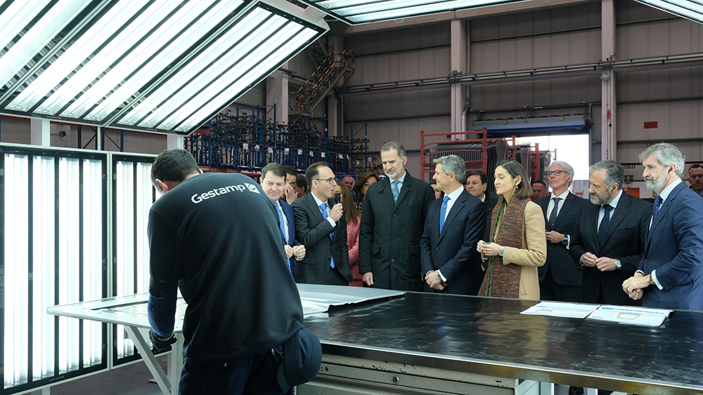 La fábrica española de automoción que ha visitado el rey Felipe VI 1 Motor16 La fábrica palentina de Gestamp emplea a 300 trabajadores.
