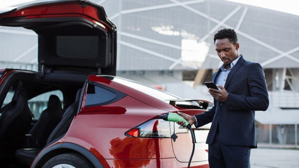 Coche eléctrico: según un experto su carga tendrá grandes obstáculos en 2035 99 Motor16 cargar