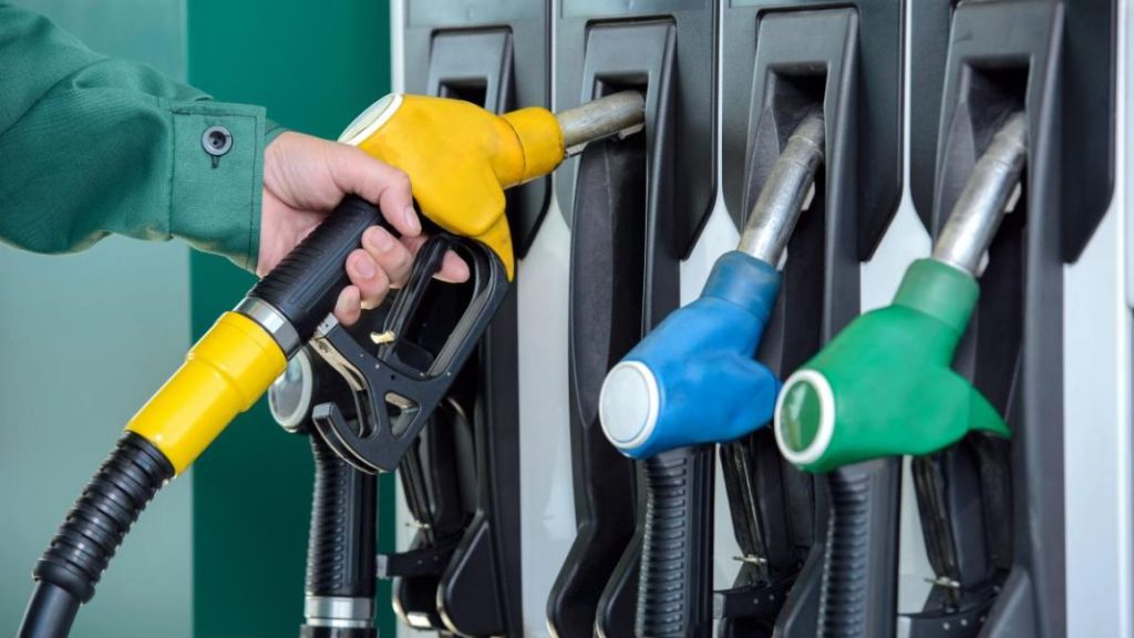 Sólo los usuarios de esta aplicación mantendrán su descuento en la gasolina 73 Motor16 gasolina